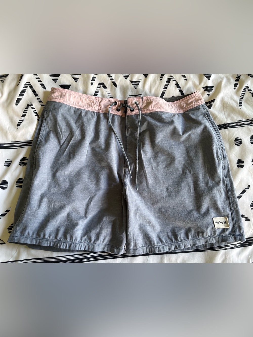 Hurley Men's Size 32 Blue Swim Shorts with Pink Waistband